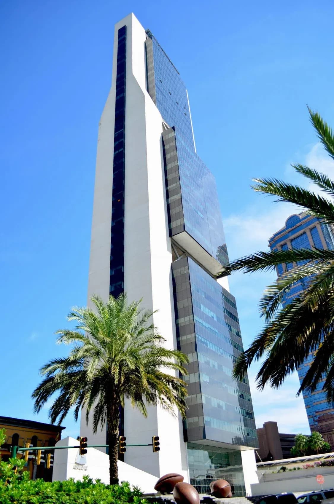 Torre Avalanz en Monterrey